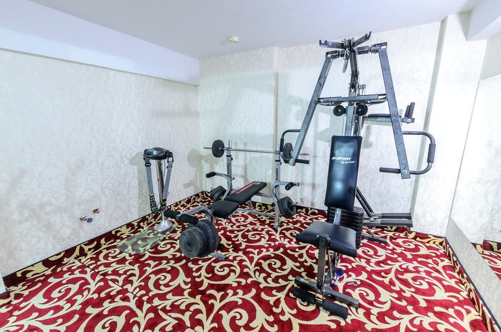 Hotel Articus Craiova Buitenkant foto