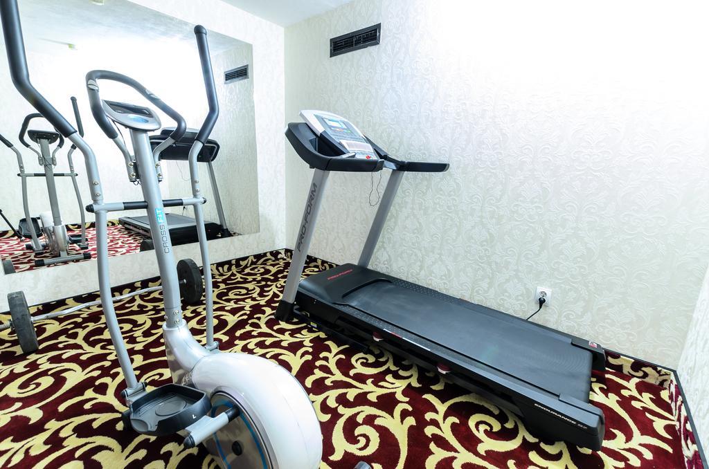 Hotel Articus Craiova Buitenkant foto