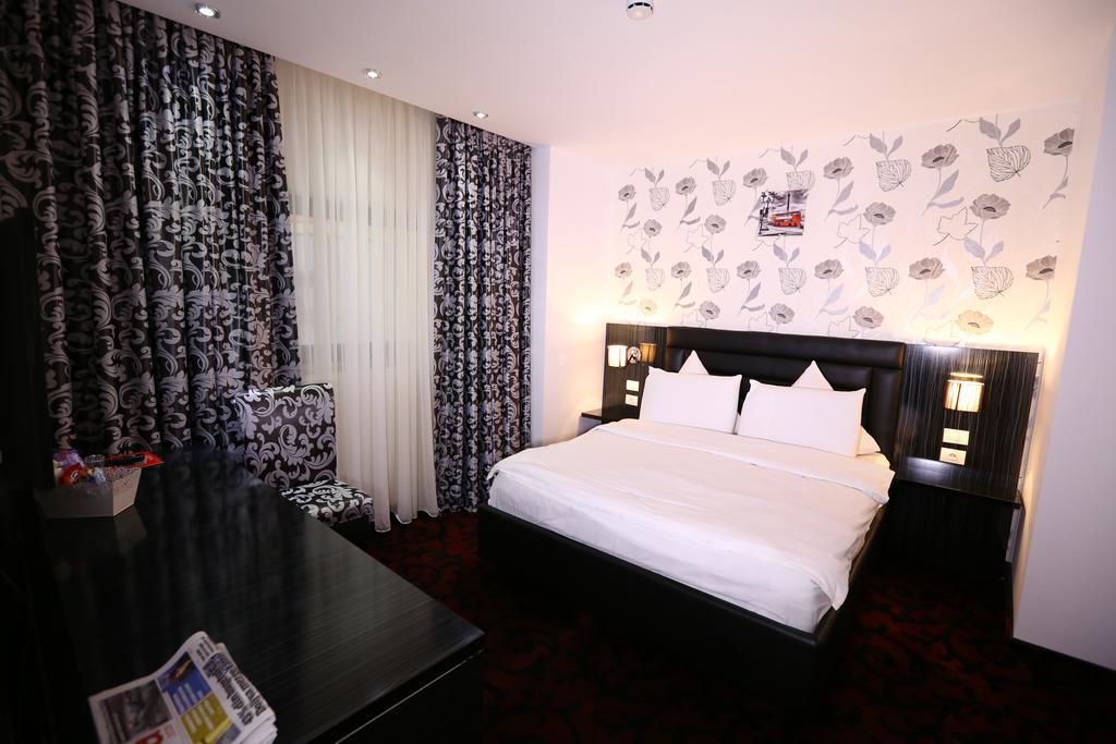 Hotel Articus Craiova Buitenkant foto