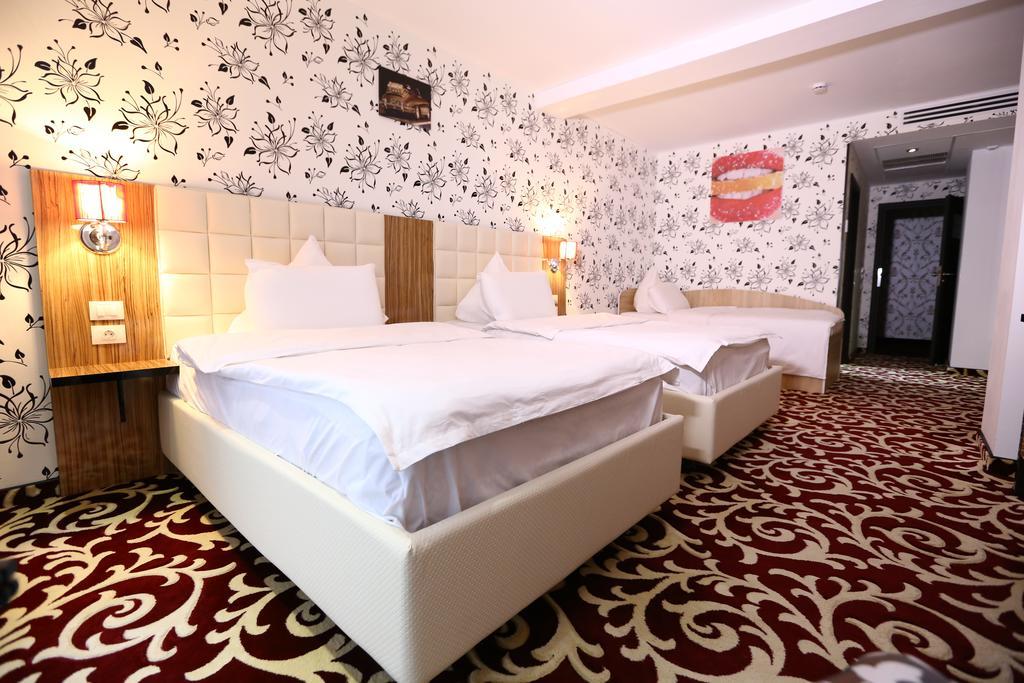 Hotel Articus Craiova Buitenkant foto