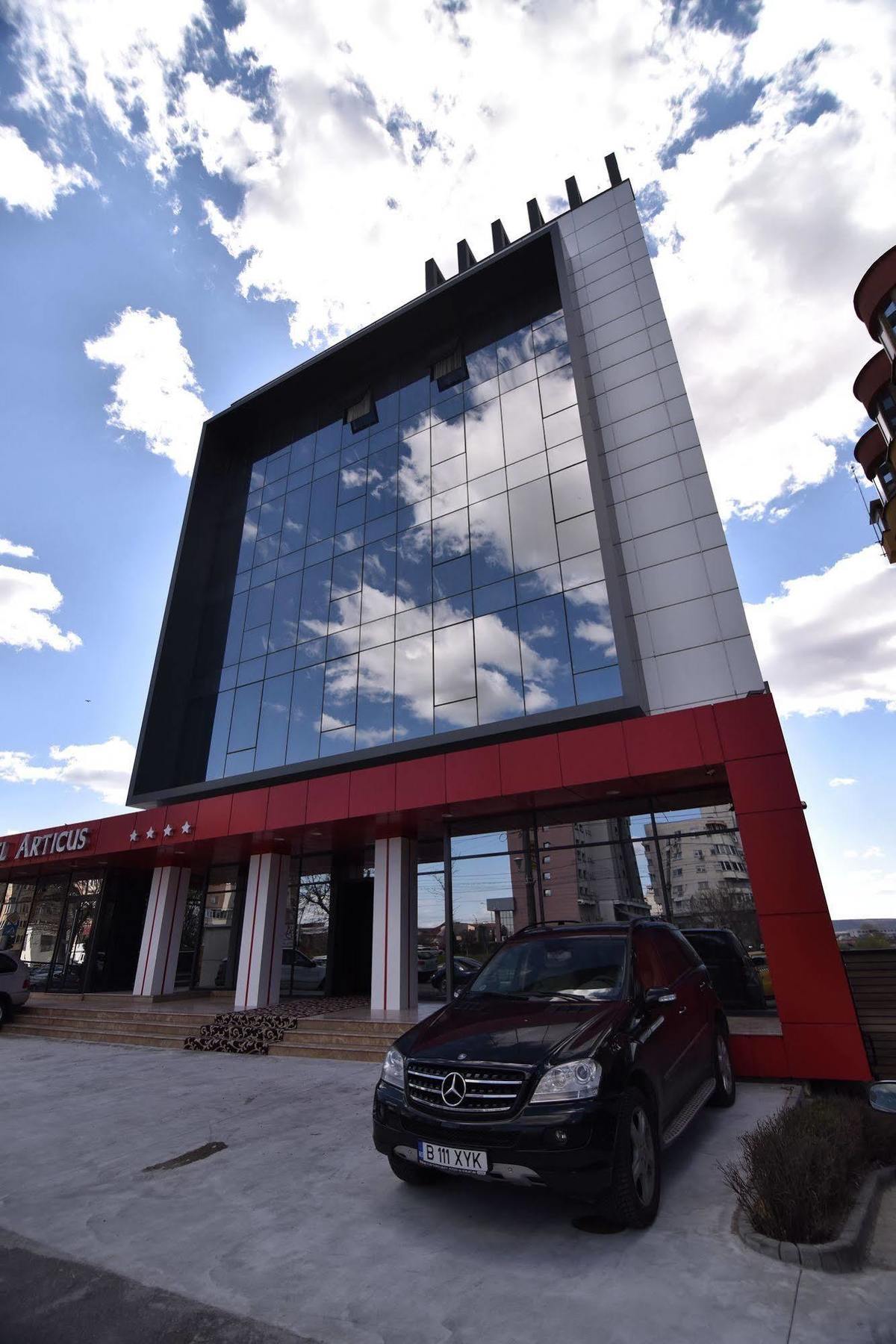 Hotel Articus Craiova Buitenkant foto