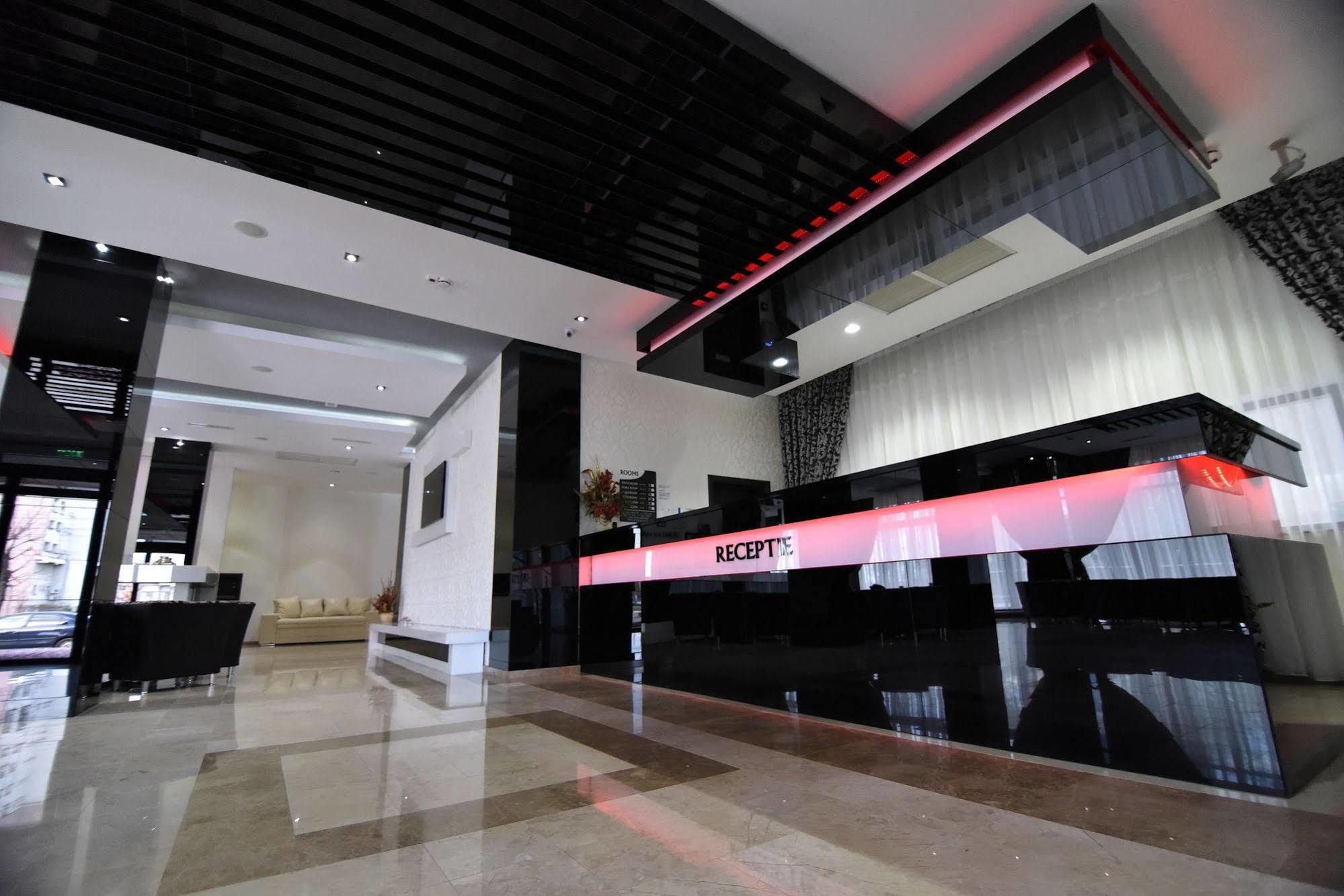 Hotel Articus Craiova Buitenkant foto